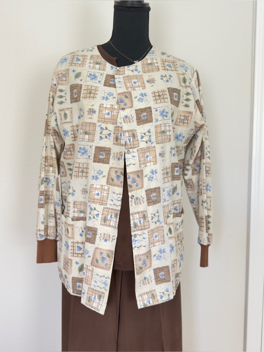 Cream & Brown Srub Set: Cherokee Scrub pants and top with Floral Scrub Jacket